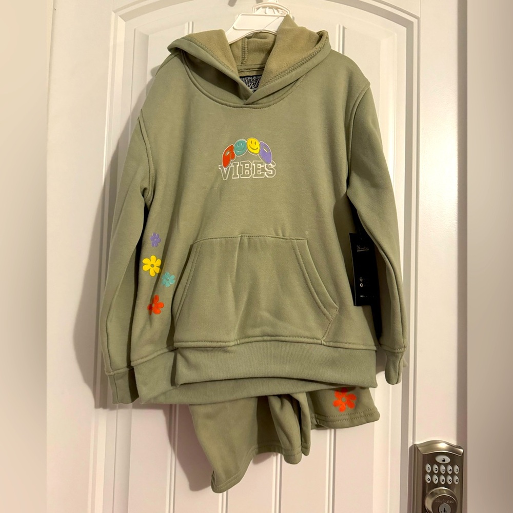 Cute Brooklyn Cloth girls size 7 sage green good vibes hoodie shorts outfit set